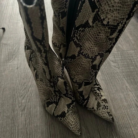 Schutz Mary Snake Embossed leather Short Boots - Picture 2 of 4